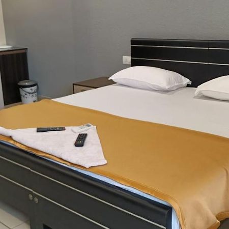 Mhb Motel Kochi Kültér fotó